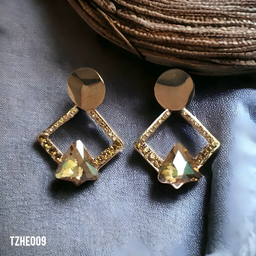 Fancy Golden Earrings TZHE009